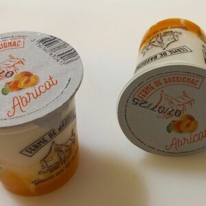 Yaourts sur lit de confiture d'abricot par 4