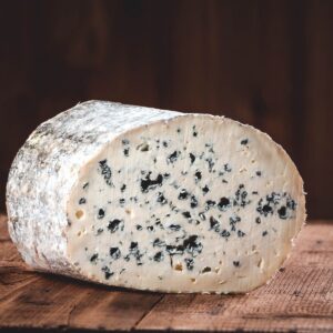 Fourme d'Ambert AOP au lait pasteurisé issu de l'agriculture biologique*